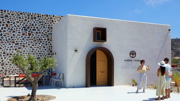 Oκτώ χρόνια ωρίμανσης και μόλις 1.000 φιάλες Vinsanto Mikra Thira