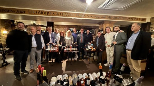 Συστήθηκαν στο λονδρέζικο κοινό τα κρασιά του θεσσαλικού αμπελώνα