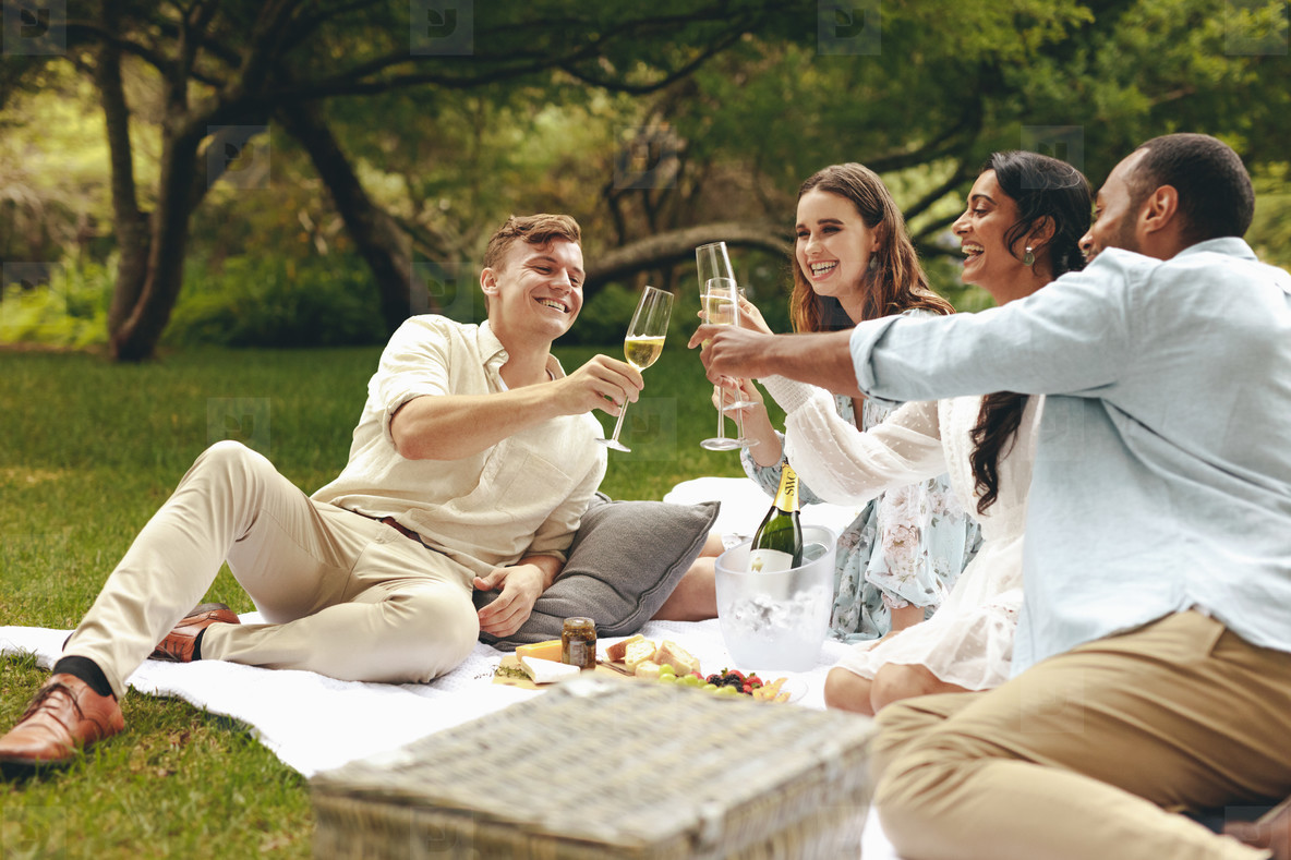 Το νεανικό κοινό στρέφεται δυναμικά προς τα αφρώδη κρασιά