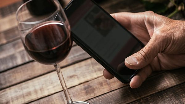 Η τεχνητή νοημοσύνη αλλάζει τον τρόπο που ανακαλύπτουμε και αγοράζουμε κρασί