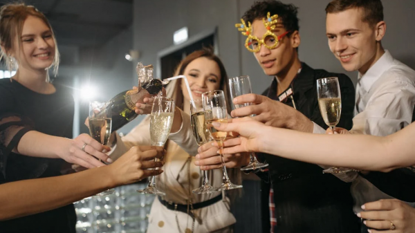 Το νεανικό κοινό στρέφεται δυναμικά προς τα αφρώδη κρασιά