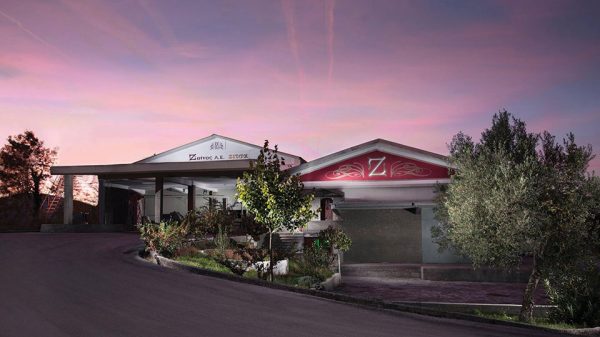 Επενδύει στη μοναδικότητα του τόπου της και αναπτύσσεται η Zoinos Winery