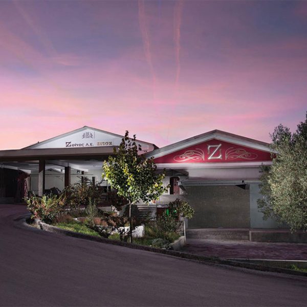 Επενδύει στη μοναδικότητα του τόπου της και αναπτύσσεται η Zoinos Winery