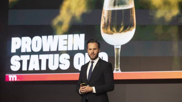 Το ωστικό κύμα των δασμών Τραμπ επέσπευσε αποφάσεις και επιχειρησιακά σχέδια της βιομηχανίας οίνου