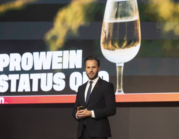 Το ωστικό κύμα των δασμών Τραμπ επέσπευσε αποφάσεις και επιχειρησιακά σχέδια της βιομηχανίας οίνου