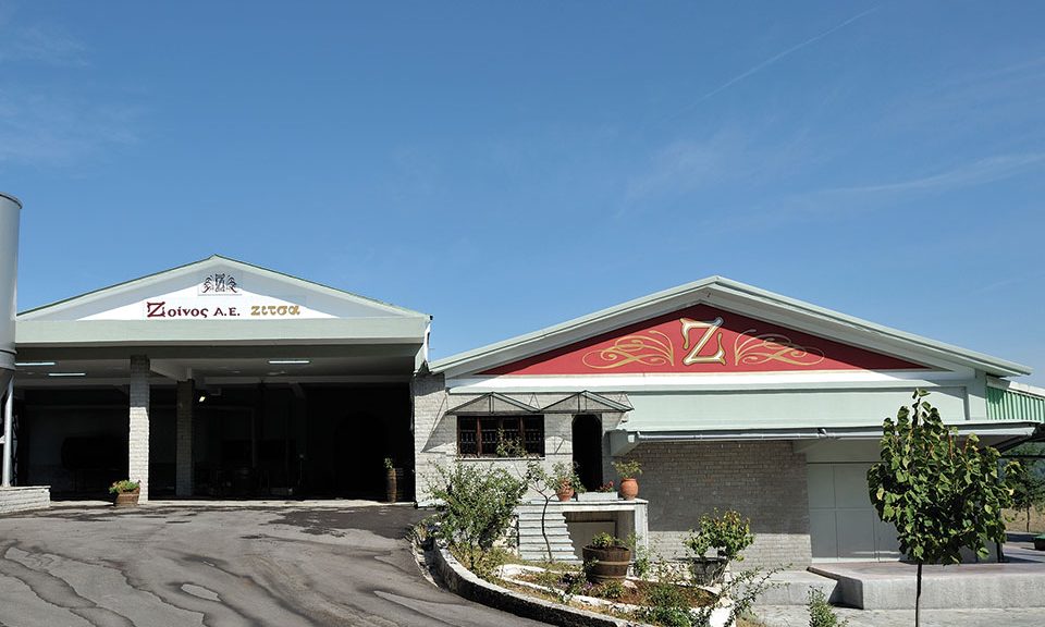 Σε limited edition το τσίπουρο από λευκή ΠΟΠ Ντεμπίνα της Ζοίνος