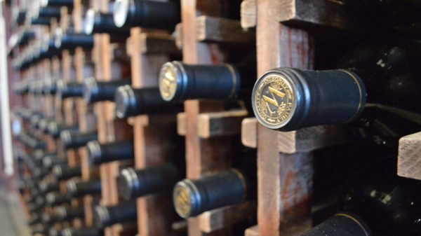 Κρασιά από αμπελουργικές ζώνες πέρα από τα τετριμμένα στα ραντάρ συλλεκτών