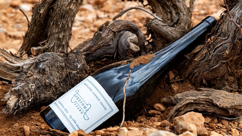 Υπογραφή καταξίωσης για ΕΟΣ Σάμου η ένταξη του λευκού «Αρχέγονα Εδάφη» στο Top 50