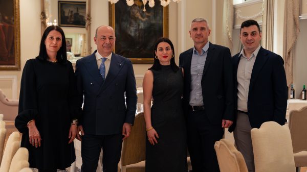 Κρασί, γαστρονομία και τέχνη το ιδανικό σκηνικό για να γιορτάσει η NICO LAZARIDI τα 35 χρόνια Μαγικό Βουνό