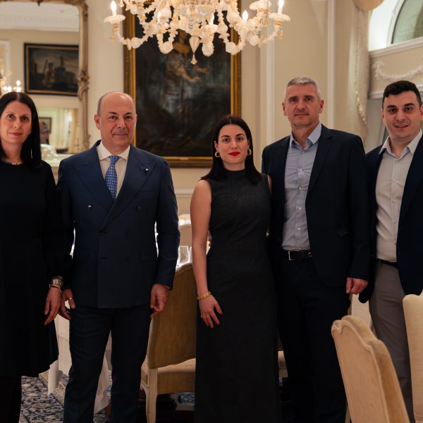 Κρασί, γαστρονομία και τέχνη το ιδανικό σκηνικό για να γιορτάσει η NICO LAZARIDI τα 35 χρόνια Μαγικό Βουνό