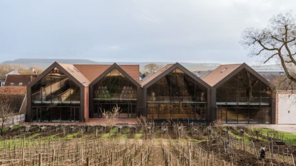 Η Bollinger εγκαινιάζει νέο κελάρι οινοποίησης ενόψει των 200 χρόνων της