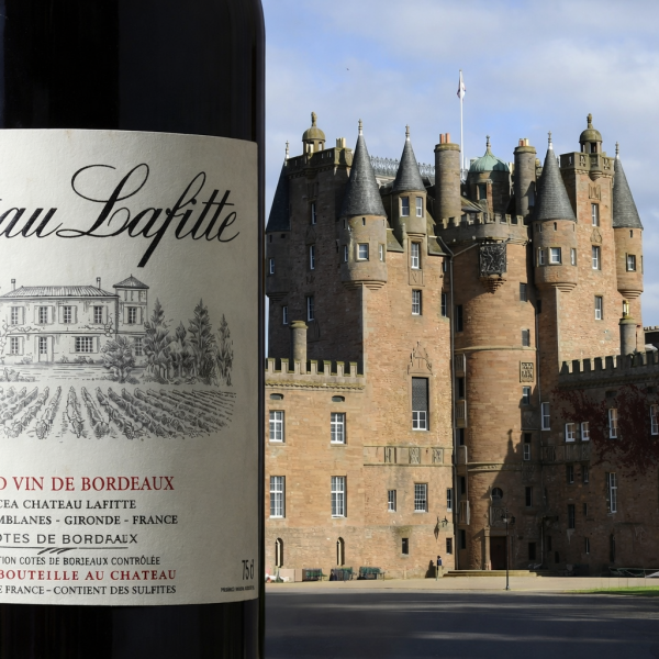 Το Lafite 1870 του Glamis Castle ξαναγράφει ιστορία στις δημοπρασίες