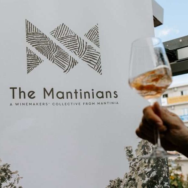 Οι The Mantinians επιστρέφουν στην Αθήνα οδηγώντας το Μοσχοφίλερο στην κορυφή