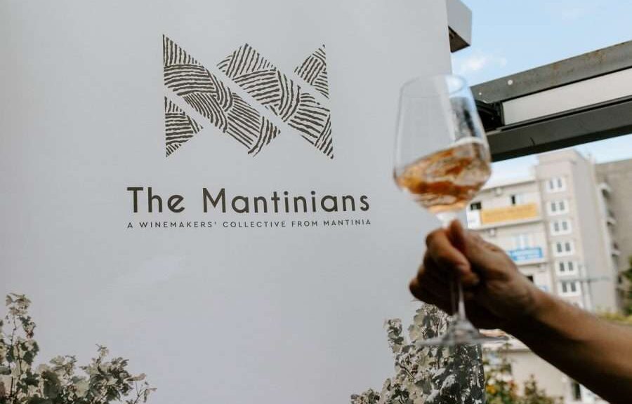Οι The Mantinians επιστρέφουν στην Αθήνα οδηγώντας το Μοσχοφίλερο στην κορυφή