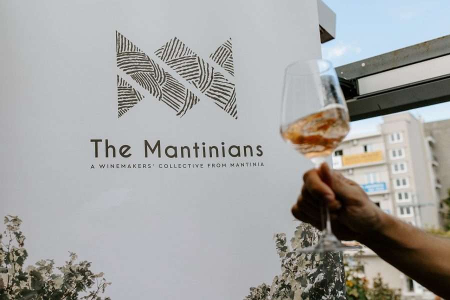 Οι The Mantinians επιστρέφουν στην Αθήνα οδηγώντας το Μοσχοφίλερο στην κορυφή