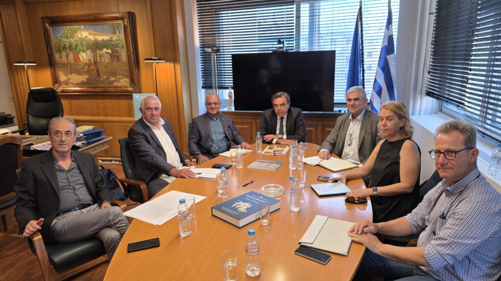Σύμφωνος ο Σχοινάς για το εθνικό στρατηγικό σχέδιο για την αμπελουργία και τη χρηματοδότηση του