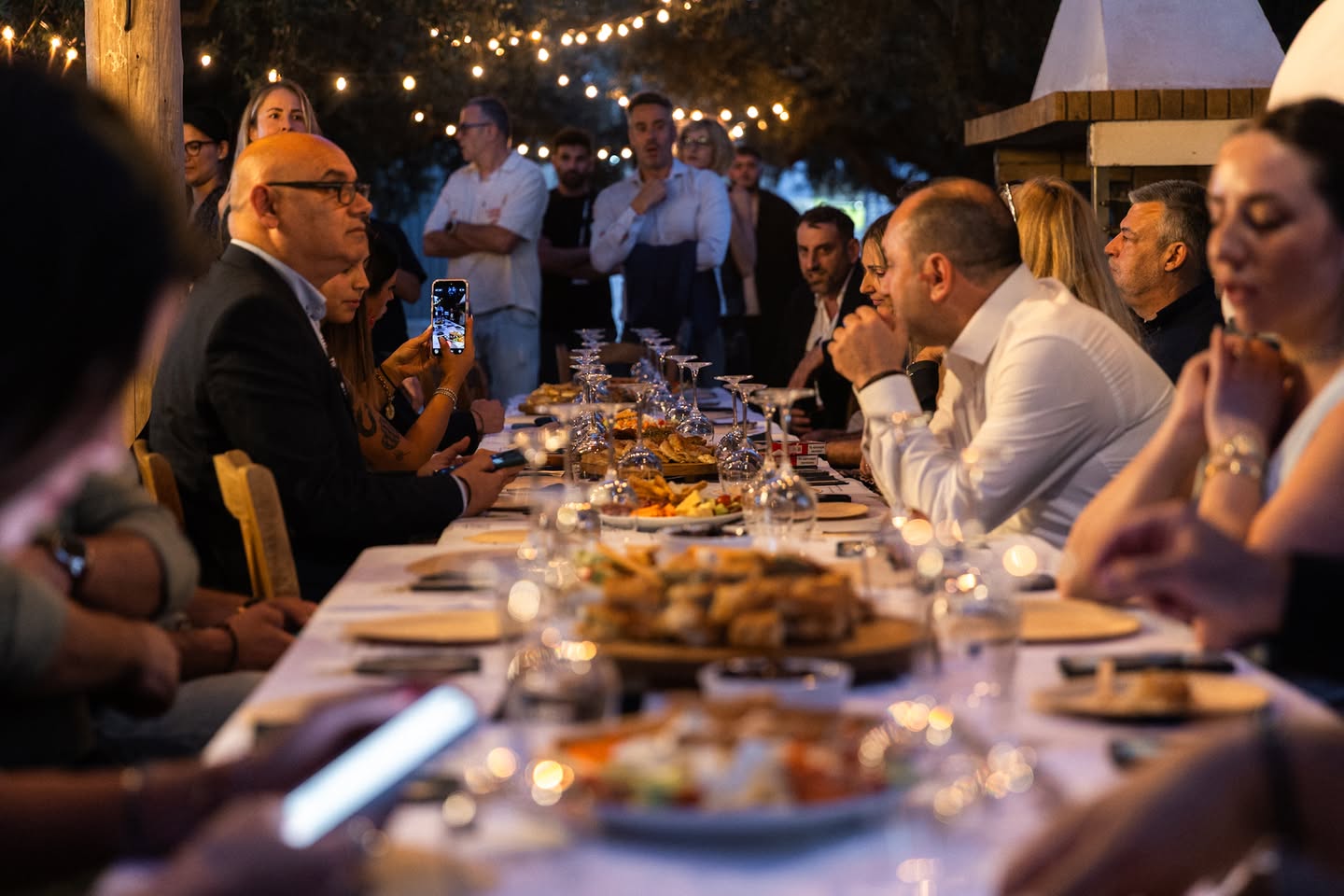 Η Οινοποιία Ψαρούλη υποδέχεται το καλοκαίρι με μια βραδιά κρασιού, μουσικής και μεσσηνιακών γεύσεων