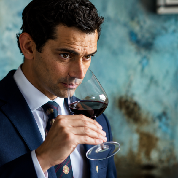 Ο Master Sommelier Matteo Montone φέρνει στο προσκήνιο τη νέα φιλοσοφία του κρασιού