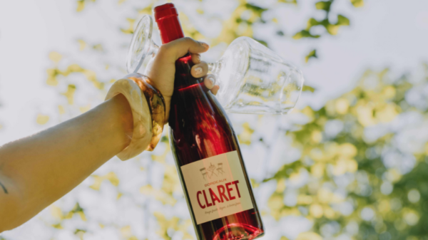 Το Μπορντό επαναπροσδιορίζει το ιστορικό «Claret» στοχεύοντας τη νέα γενιά οινόφιλων